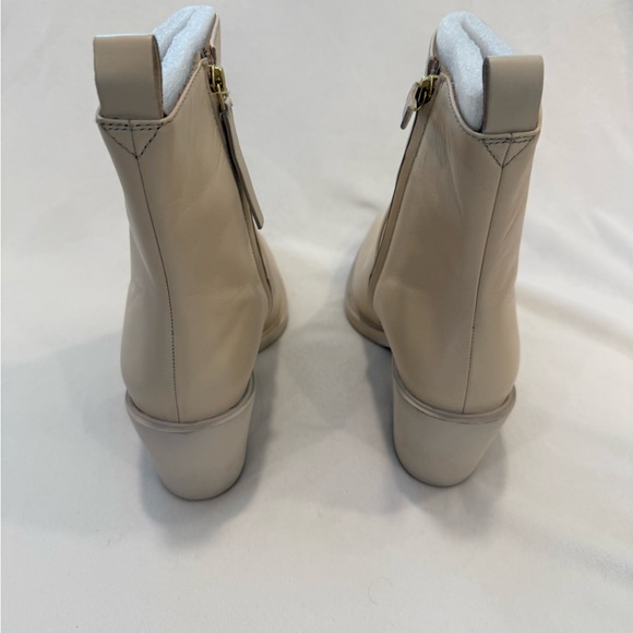 Seychelles Shining Star Cream Leather Pointed Toe Block Heel Bootie Size 9 - Picture 2 of 8